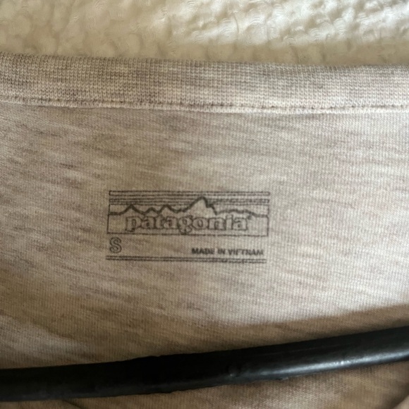 Patagonia henley men’s size small - Picture 2 of 3